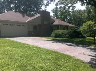 2315 Queen Ridge Dr, Independence, MO 64055