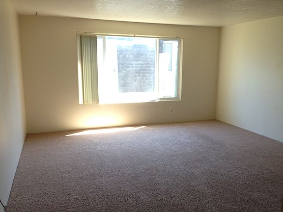 3rd image of 2936 Willamette St APT 22