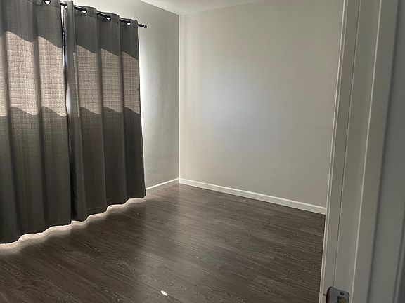 3rd image of 3644 W 112th St