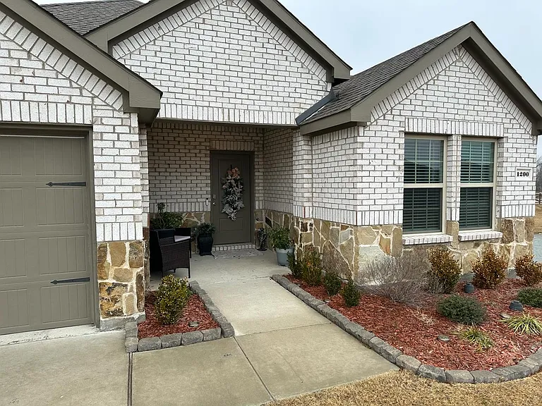 1200 Misty Brook Dr — Photo 2