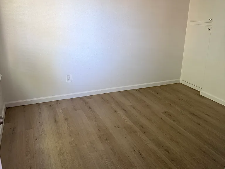 20208 Leadwell St #31 — Photo 12