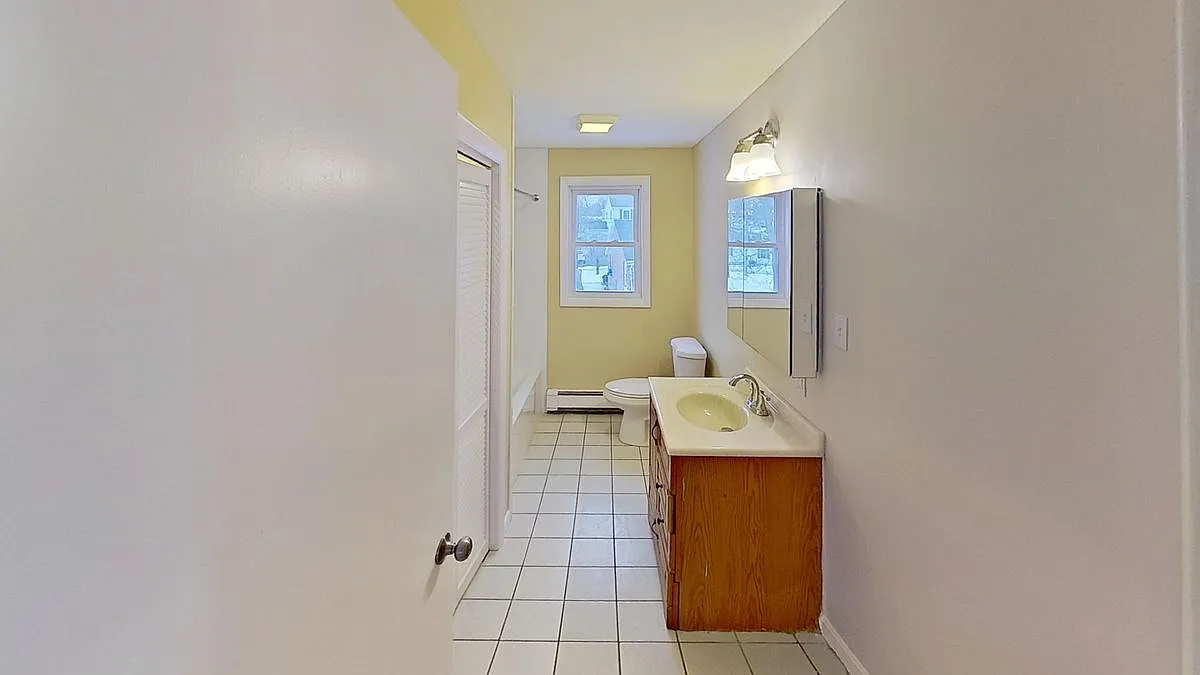 3 bed, 1.0 bath, 1200 sqft, $3,250 — Photo 4