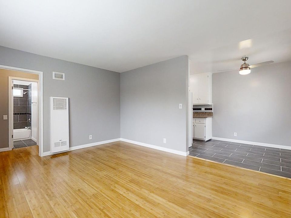 1st image of 1529 Granville Ave #8
