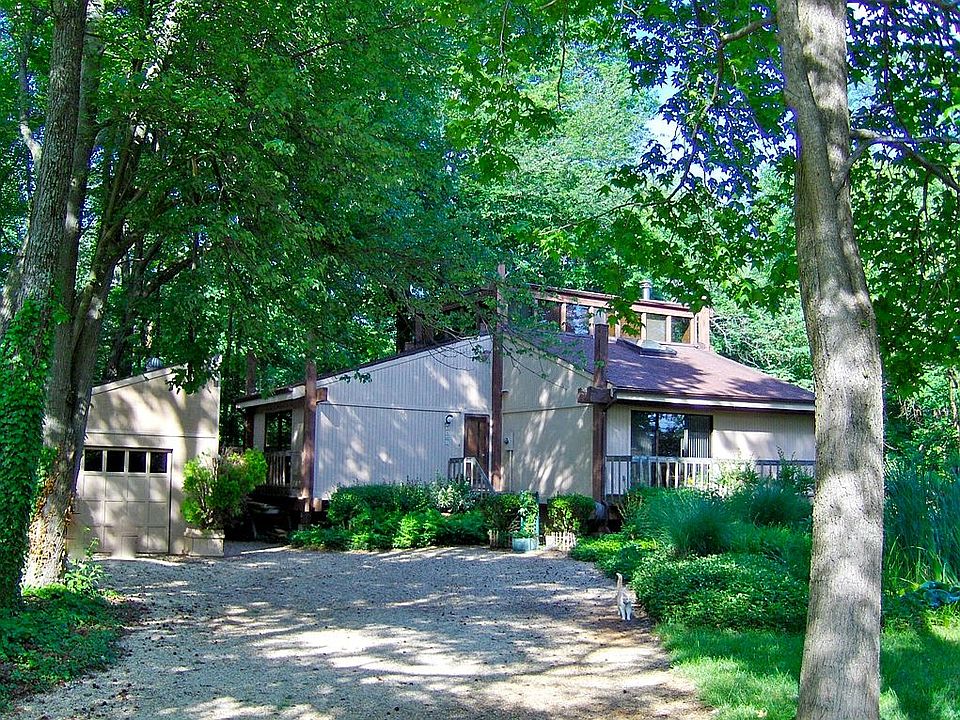 2nd image of 5832 River Dr