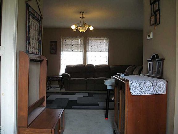 4th image of 1300 Clove Ct