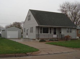 224 N Birchwood Dr, Fremont, NE 68025