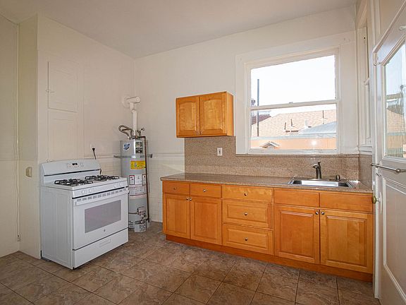 2nd image of 1005 Lincoln Way