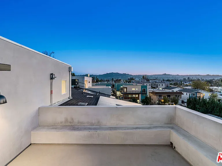 10805 Morrison St #1 — Photo 4