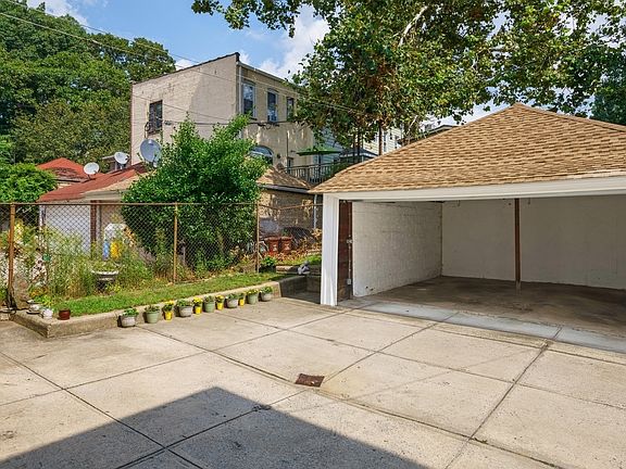 2nd image of 6811 Narrows Ave