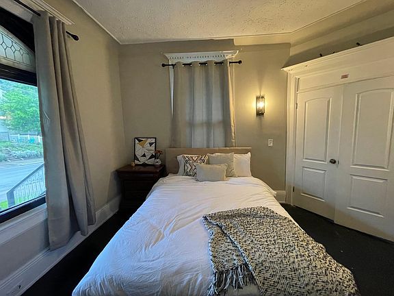 4th image of 3111 W 8th St #1
