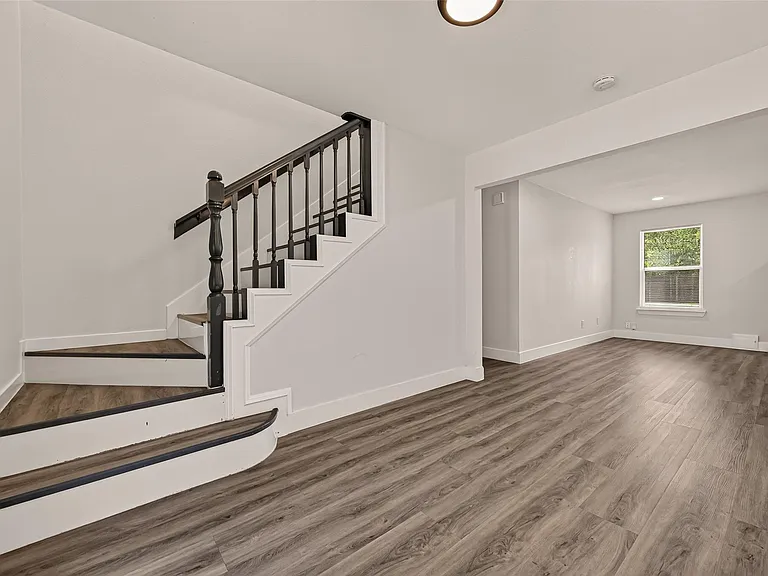 10011 Pine Pass Dr — Photo 2