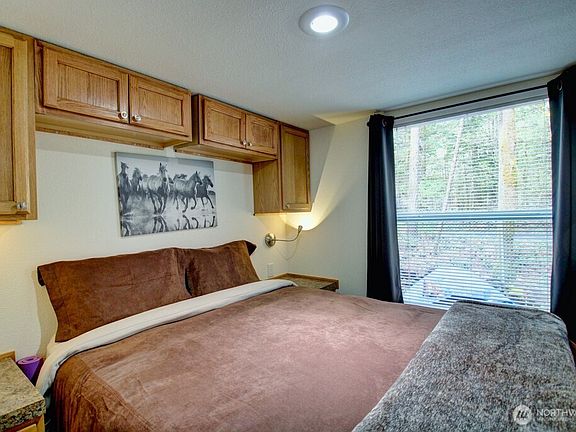 4th image of 33 2 Wilderness Way