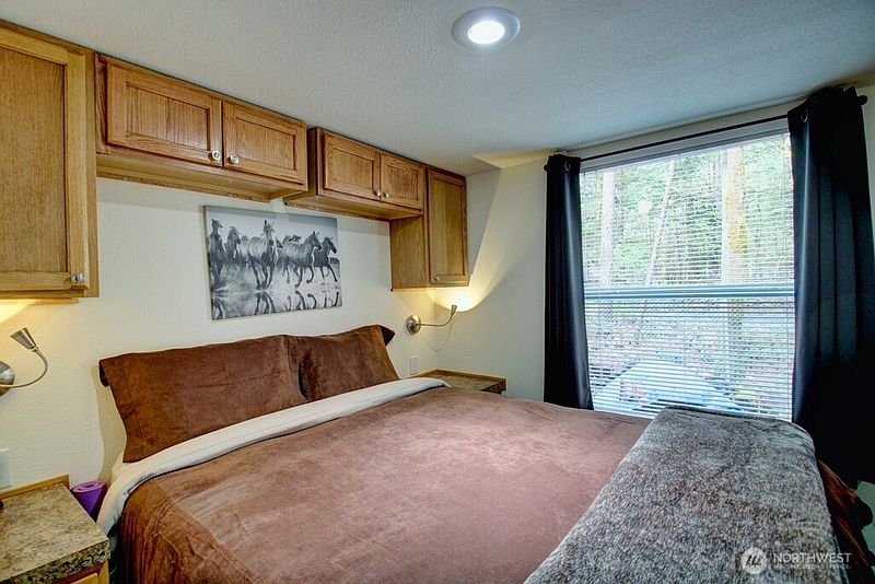 4th image of 33 2 Wilderness Way