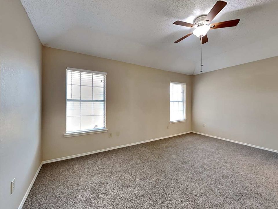 1st image of 925 Teakwood Ln
