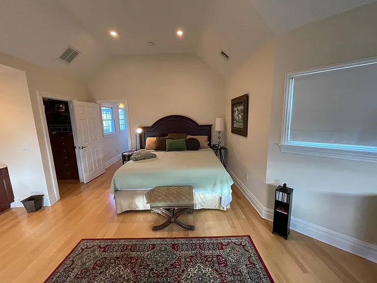 king sized master with three queen sized in other bedrooms
