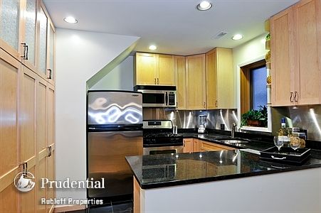 4th image of 851 W Buckingham Pl #C