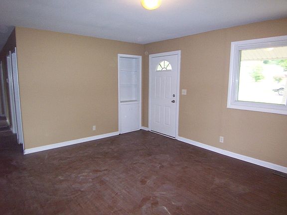 5th image of 256 Hickory Dr