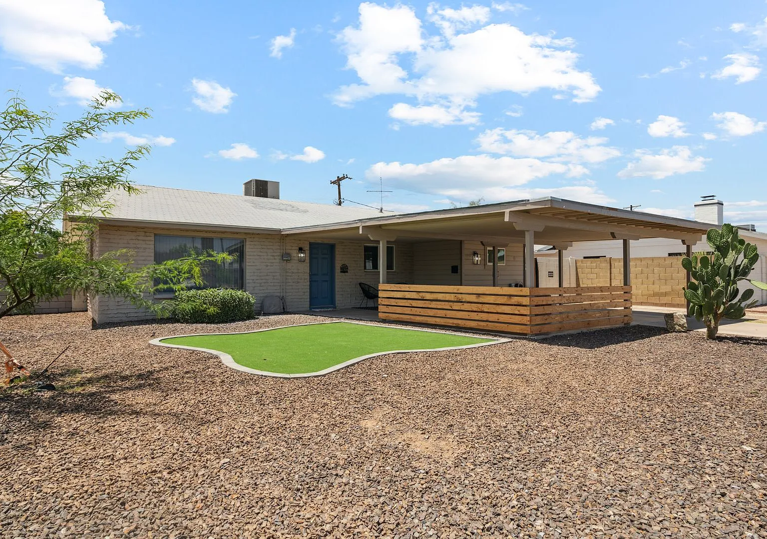 Modern 4BR Scottsdale Home w/ Guest Suite, EV Charger, Huge Backyard & Splash Pad — Photo 4