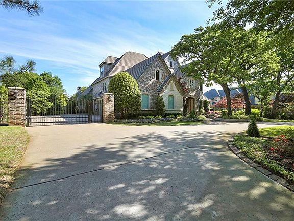 3rd image of 1408 Laurel Ln