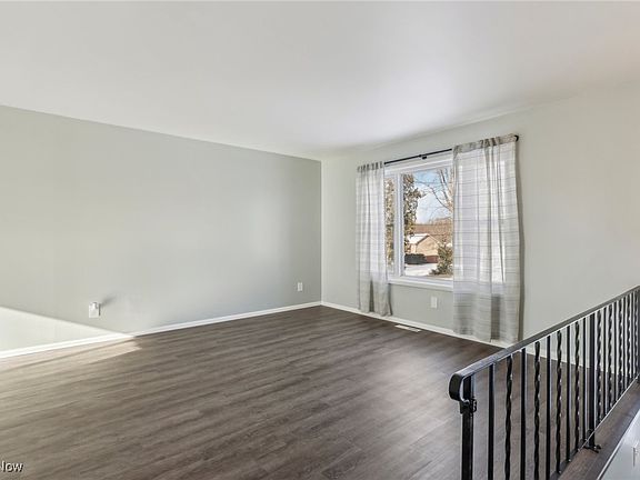 5th image of 5798 Lyric Dr