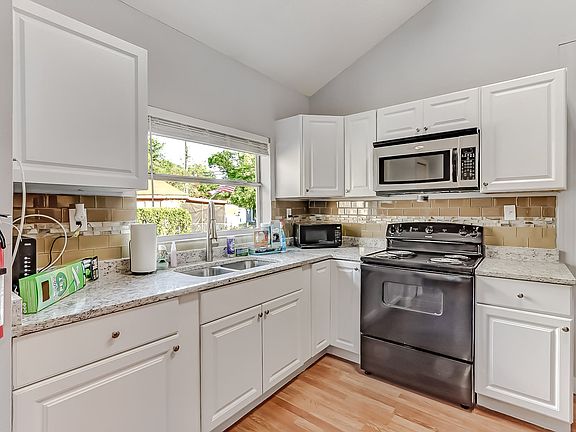 4th image of 1559 W 22nd St #14929016