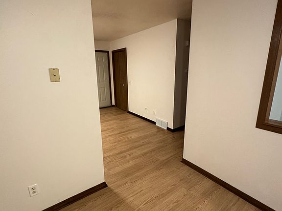 5th image of 619 Cedar St