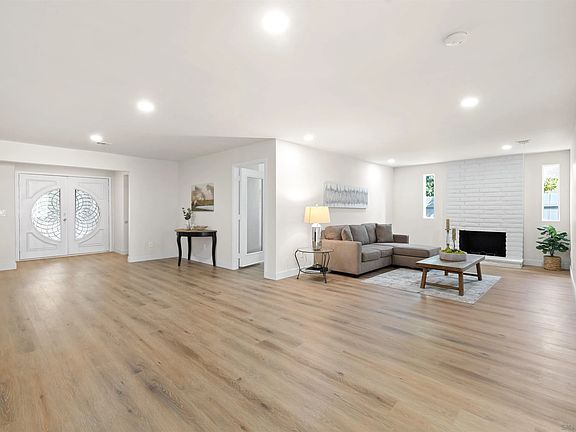 3rd image of 586 Palmwood Dr