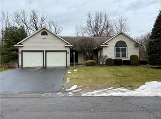 7220 Moss Creek Cir, Liverpool, NY 13090