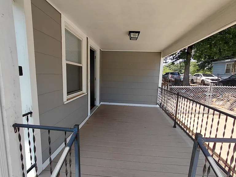 120 Elizabeth Ave — Photo 3