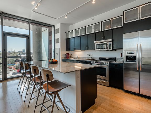 5th image of 860 W Blackhawk St Unit 307