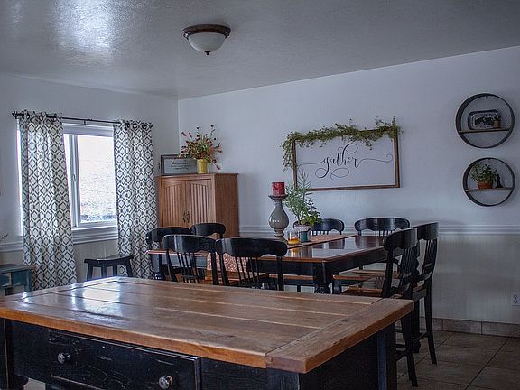 5th image of 221 N 20 W