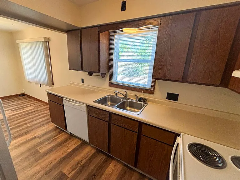 105 E Grand Ave #2 — Photo 3