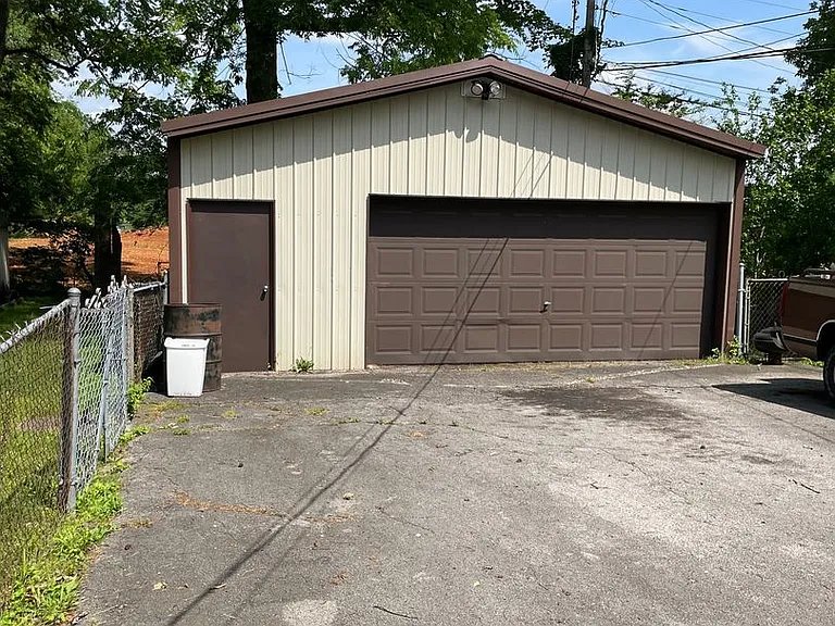 230 Downer Dr — Photo 16