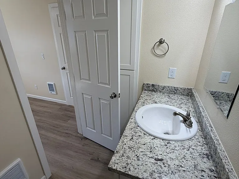 2215 Elm St SW — Photo 48