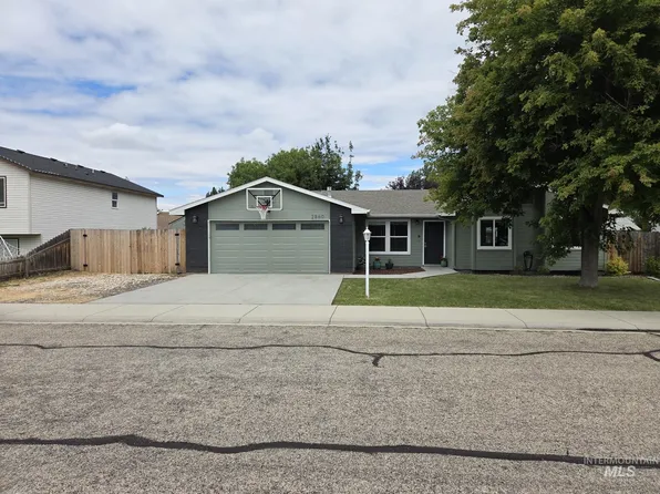 2860 W Santa Clara Dr, Meridian, ID 83642