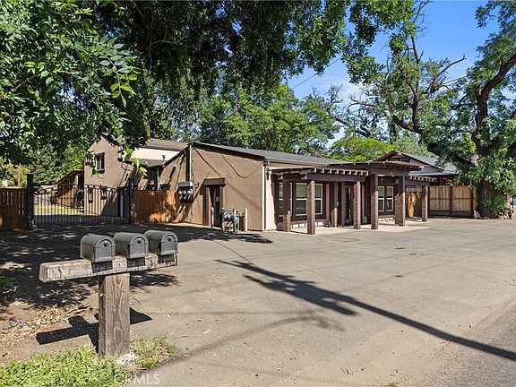 2nd image of 1914 Oleander Ave