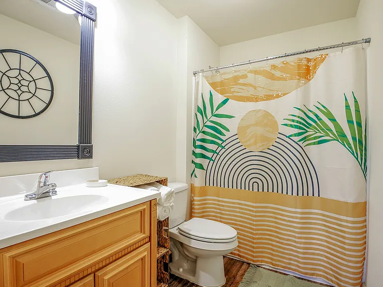 2909-Oliver-Apartments-Near-WSU-Private-Bathroom