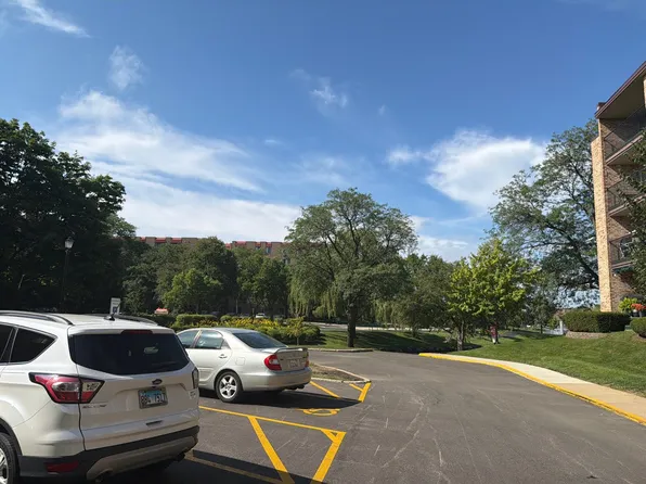 502 W Huntington Commons Rd APT 434, Mount Prospect, IL 60056