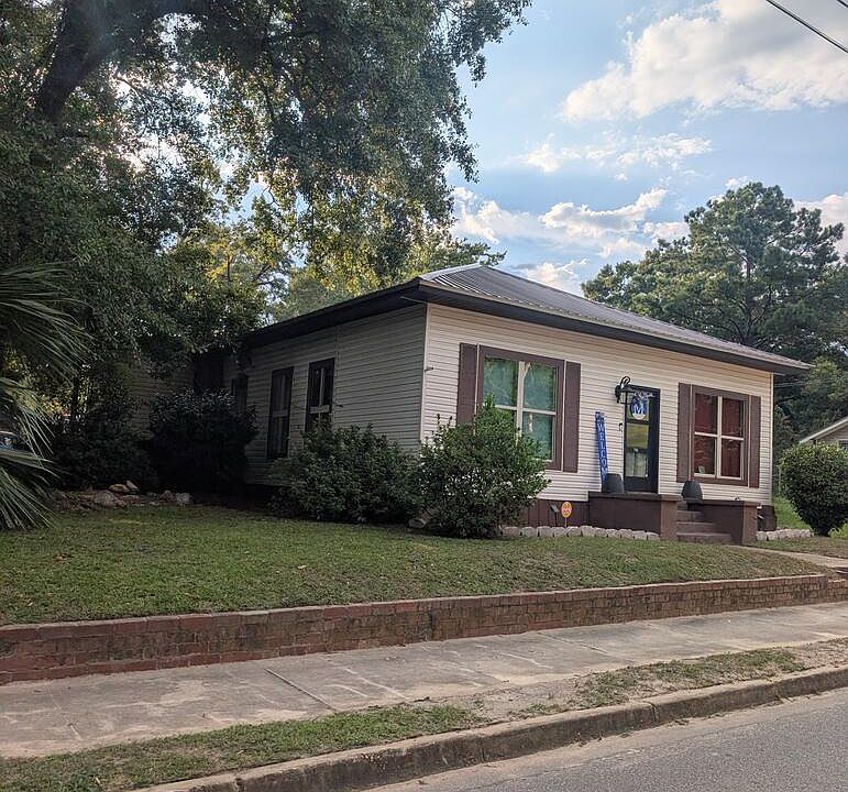 2nd image of 724 S Appletree St