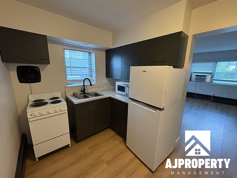 700 S Summit Ave #14 — Photo 3