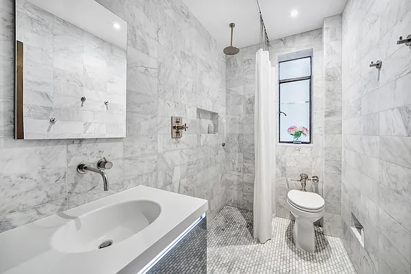 Rented by Bank Neary | media 8