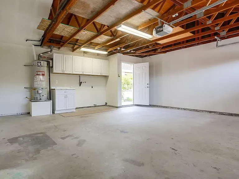 2634 Luciernaga St — Photo 34