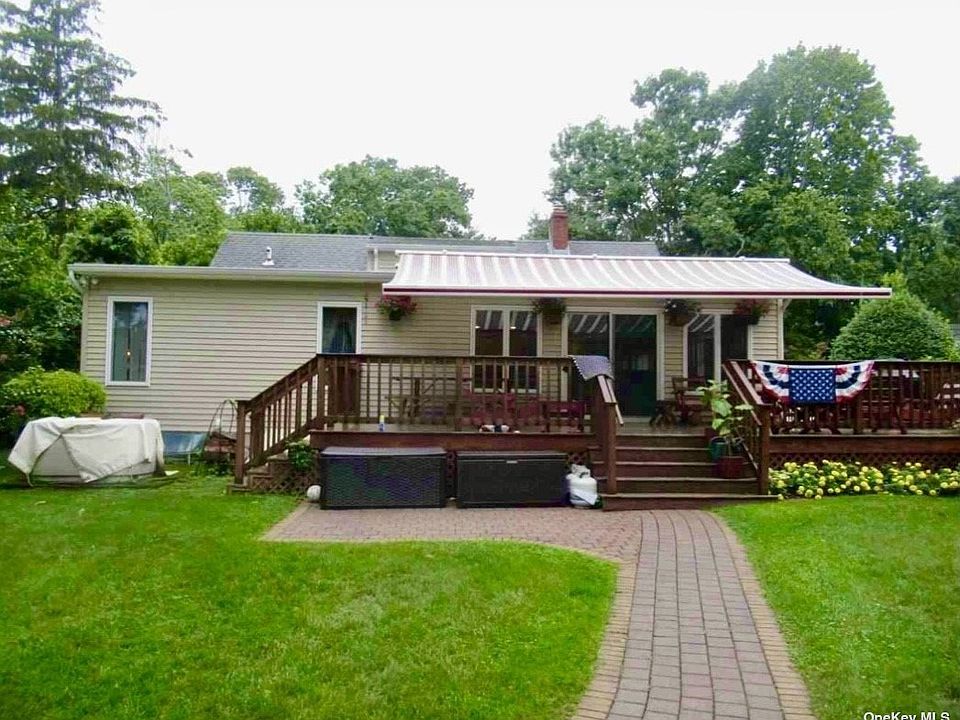 2nd image of 940 Oak Dr