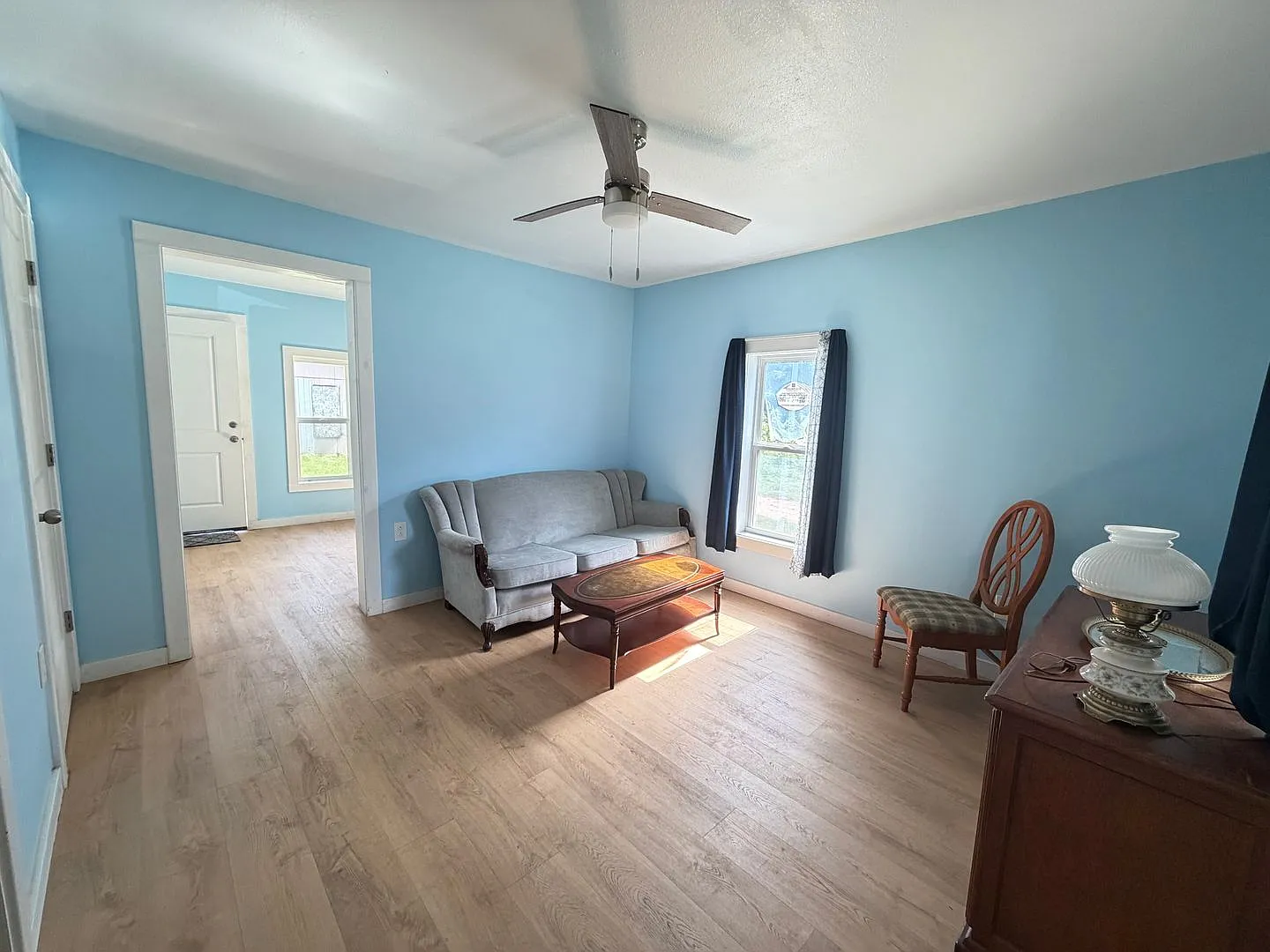 Furnished 1 bedroom 1 bath house close to downtown! — Photo 3