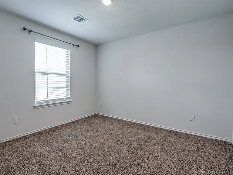 728 Glover Dr — Photo 11
