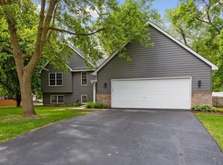 5707 Lone Oak Dr, Savage, MN 55378