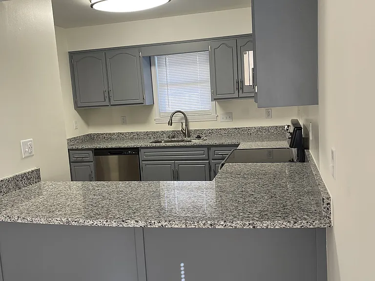 1033 Forest Hills Ln #C — Photo 5