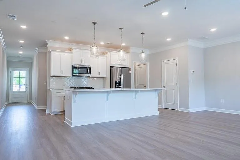 3 bed, 2.5 bath, 1805 sqft, $2,750 — Photo 4