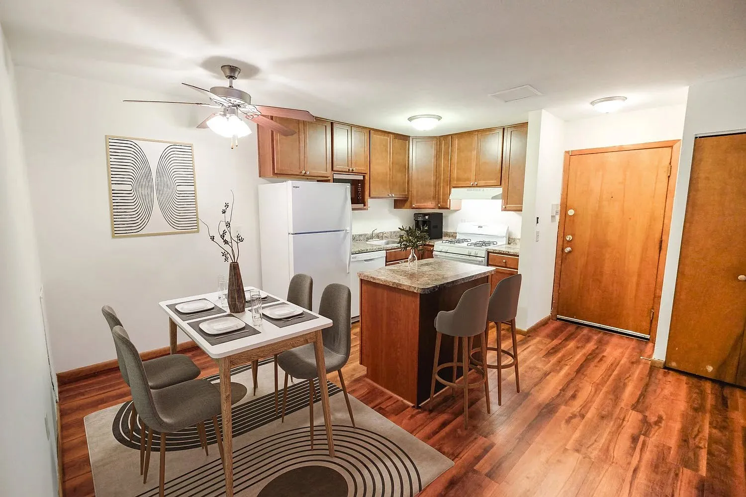 Dupont Ave Apartments | 3040 — Photo 4