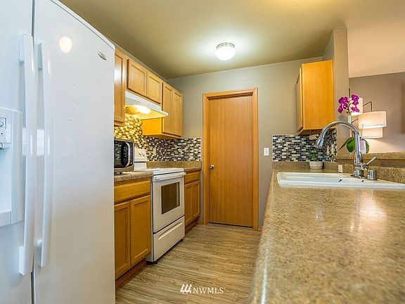 4th image of 10008 Dragt St SE